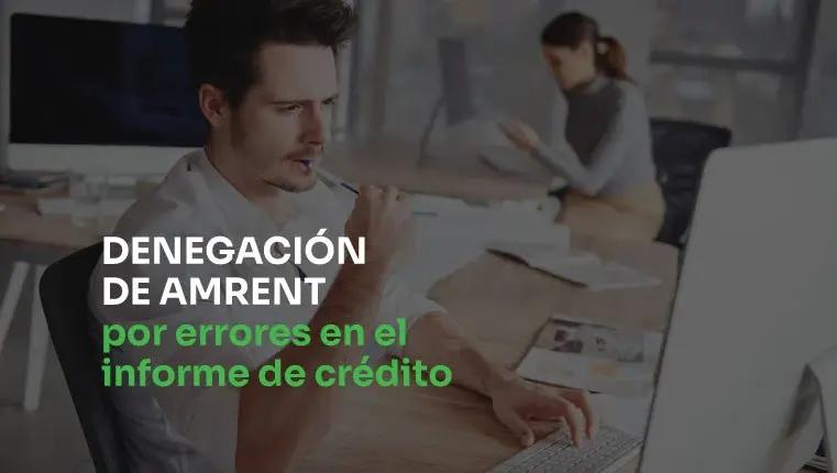 Dos hombres firman documentos