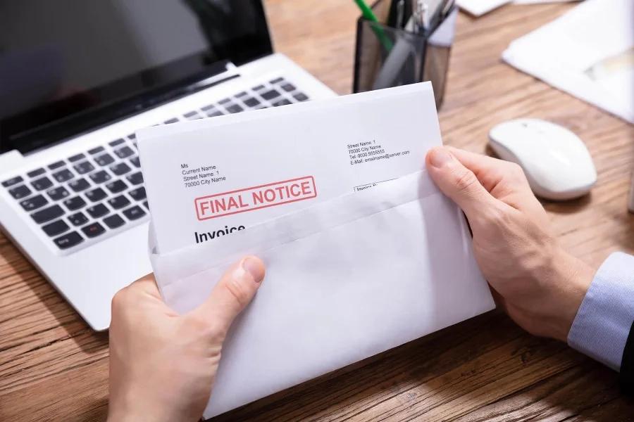 recibir una carta de un bufete de abogados sobre el cobro de deudas