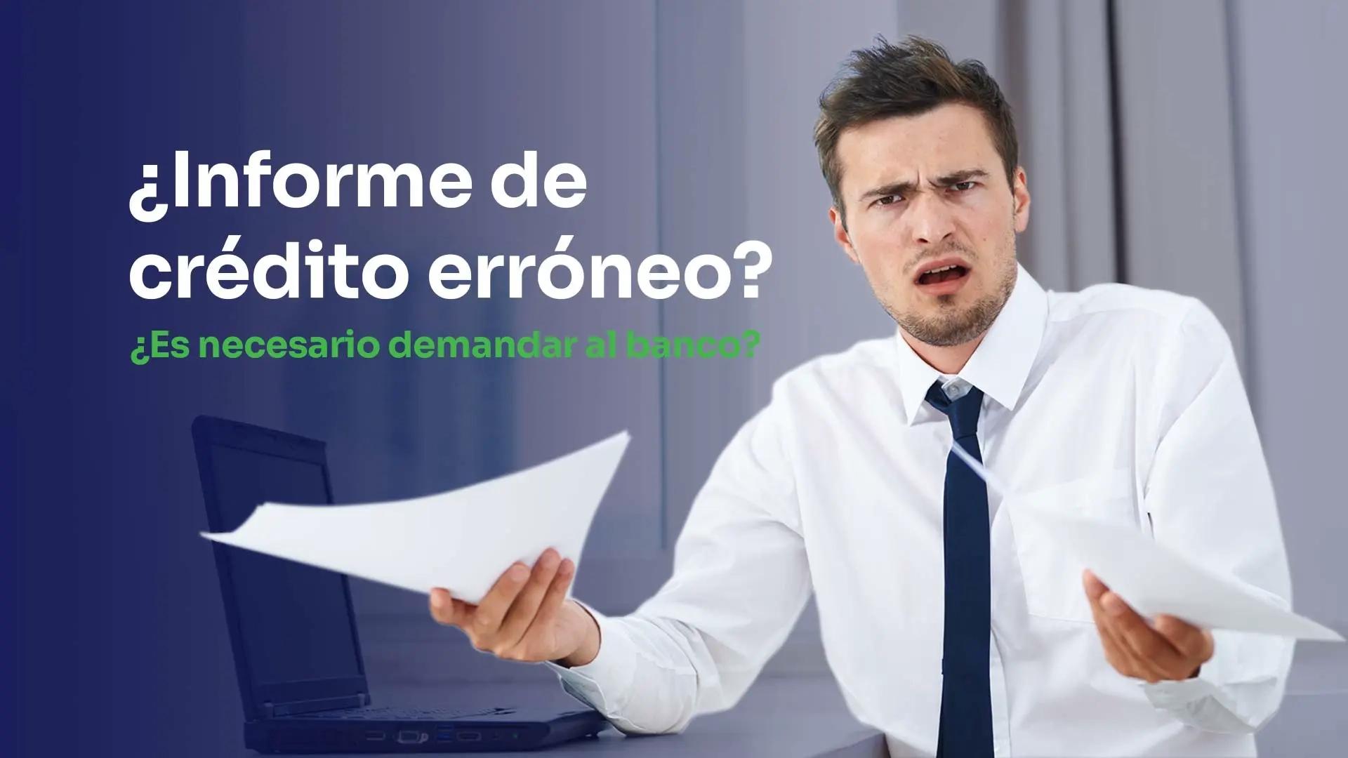 hombre confundido por su informe de crédito