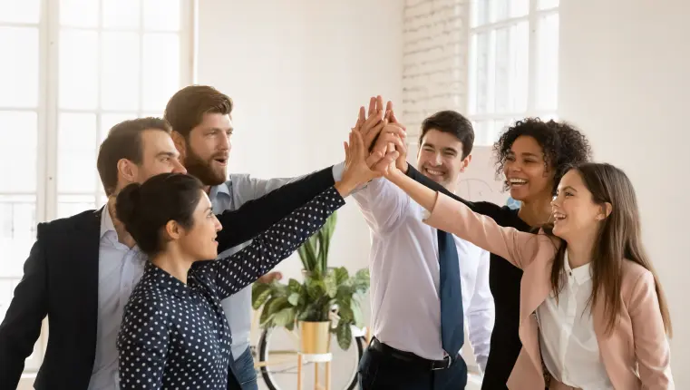 los abogados celebran ganar un caso