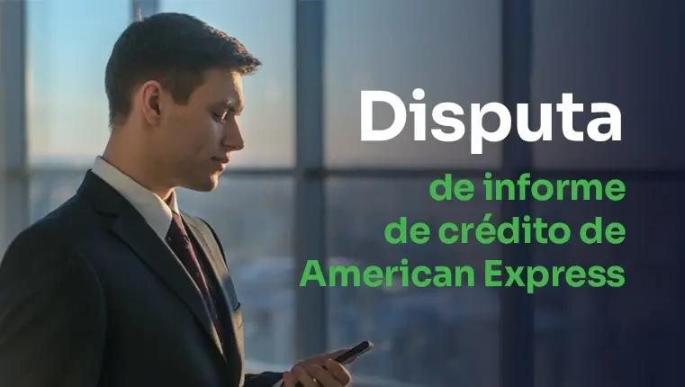 hombre revisando su informe crediticio en su teléfono
