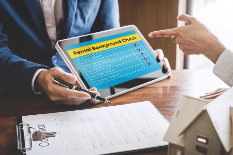 how does a landlord do a background check