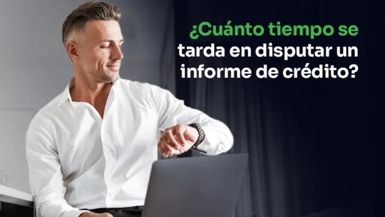 reloj despertador sobre el fondo oscuro