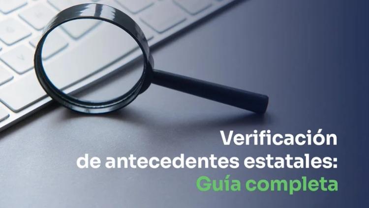 lupa cerca del teclado