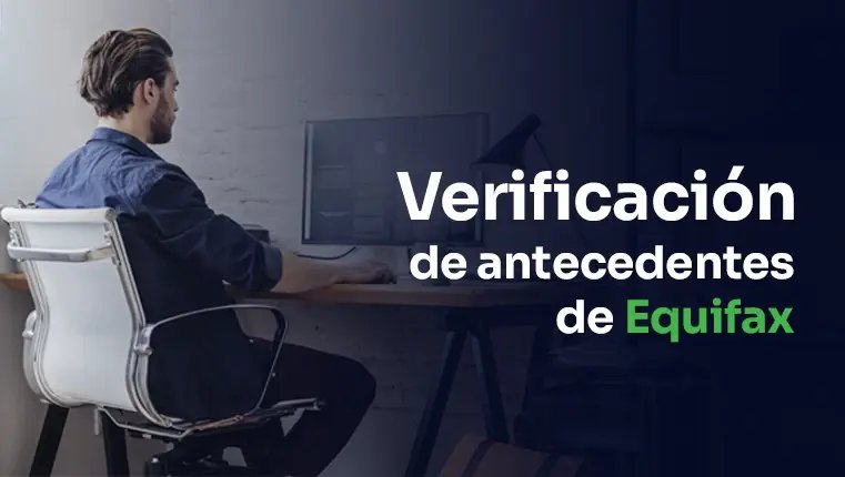 Hombre con bolígrafo buscando errores en la verificación de antecedentes de Equi