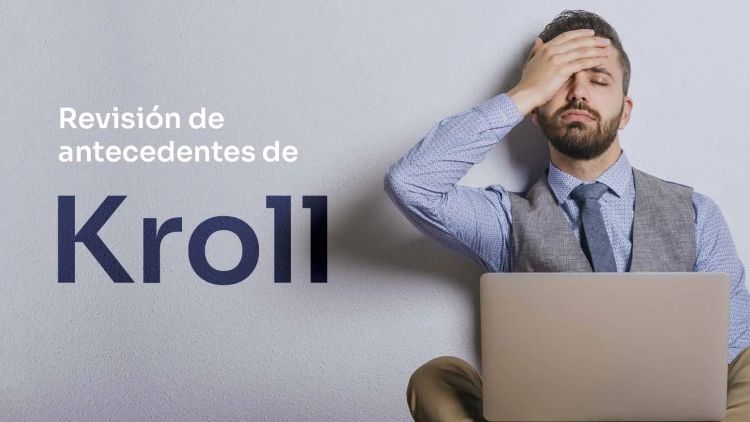 Hombre se golpea la cara con la mano por una verificación de Kroll