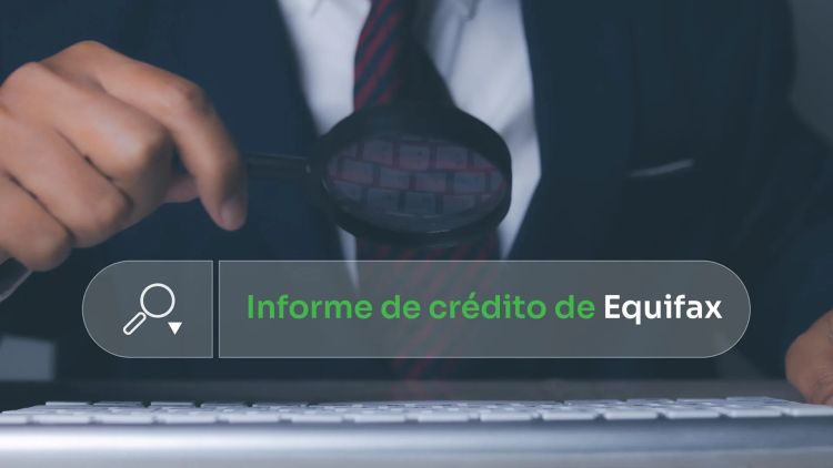 hombre revisando con lupa su informe crediticio equifax