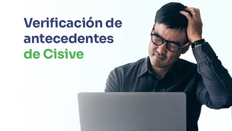 Verificación de antecedentes de Cisive Un hombre ansioso apoya su cabeza en su mano mientras mira su computadora portátil