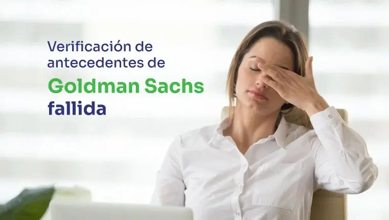 mujer en depresion sentada en el sofa despues de no superar la verificacion de antecedentes de goldman sachs