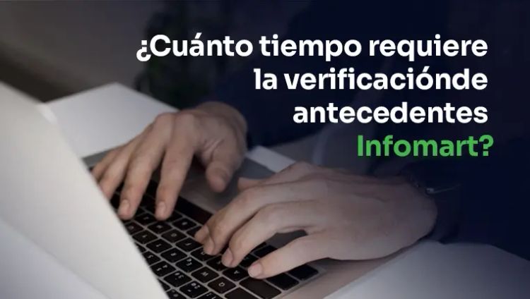 ¿Cuánto tarda una verificación de antecedentes de InfoMart? hombre escribiendo en el teclado del portátil