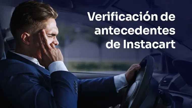 el hombre se ha quedado con dolor de cabeza mientras estaba sentado en el coche